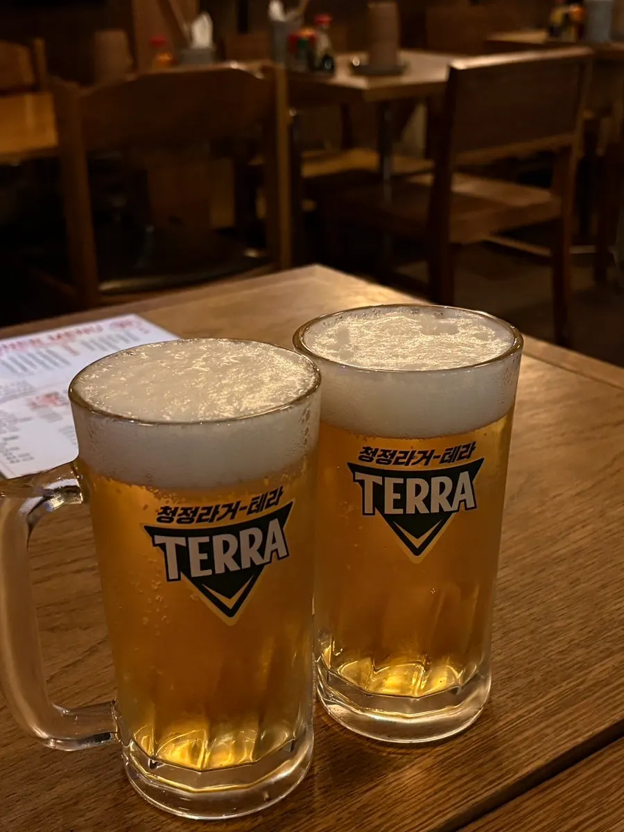 먼저 나온 연태 생맥주 한 잔