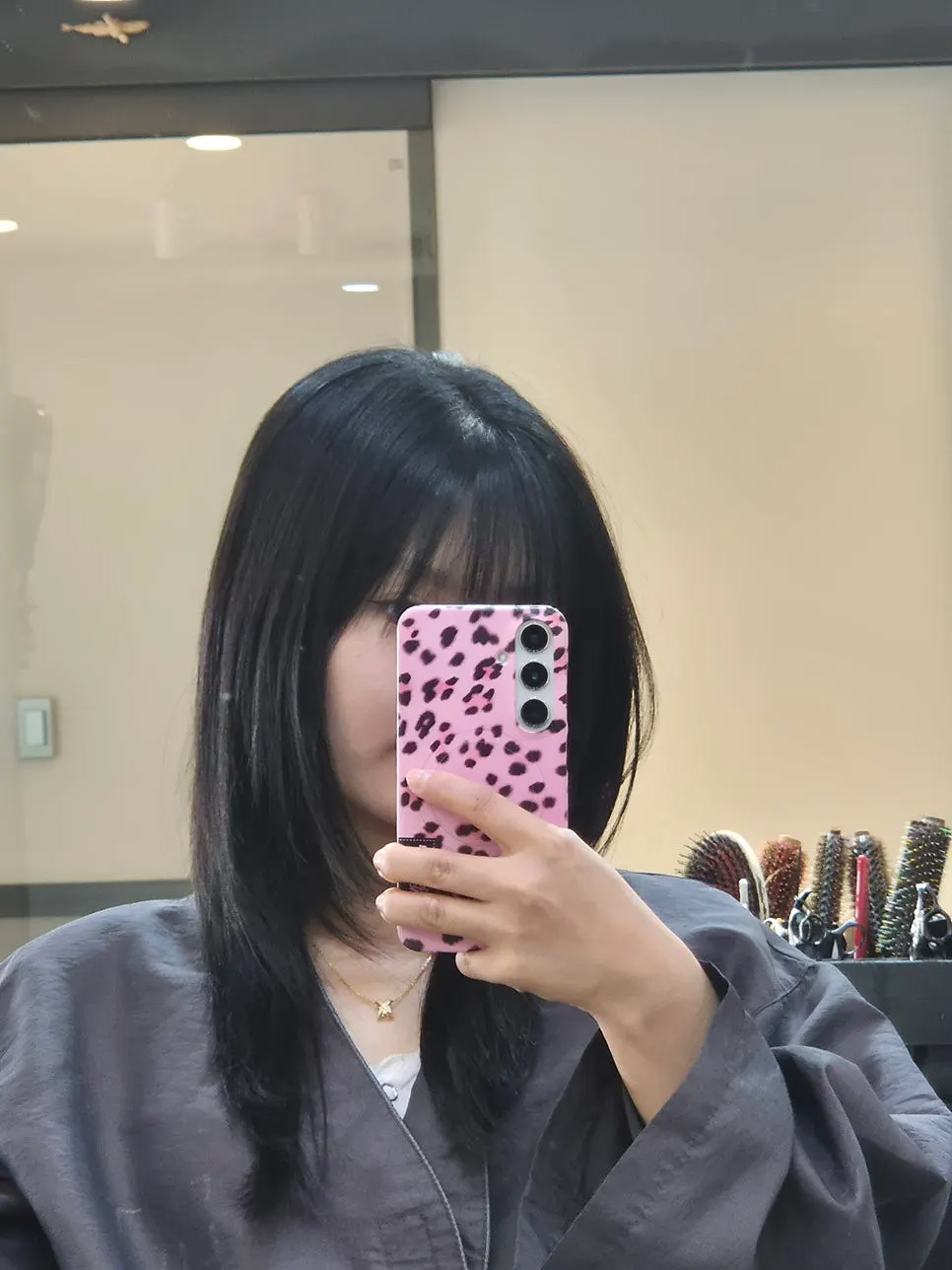 층을 내며 다듬는 커트 과정