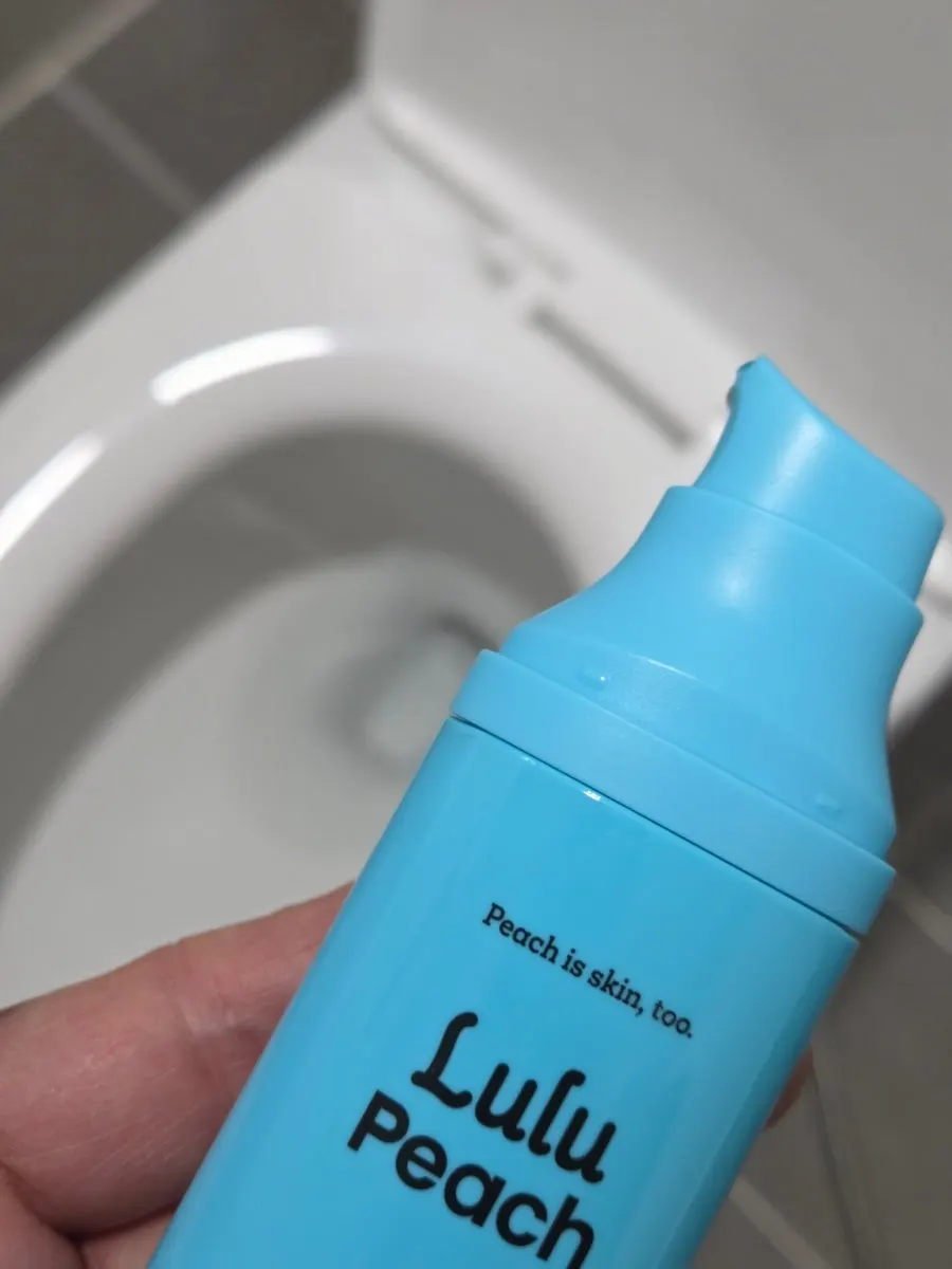 Portable water-gel cleanser product set