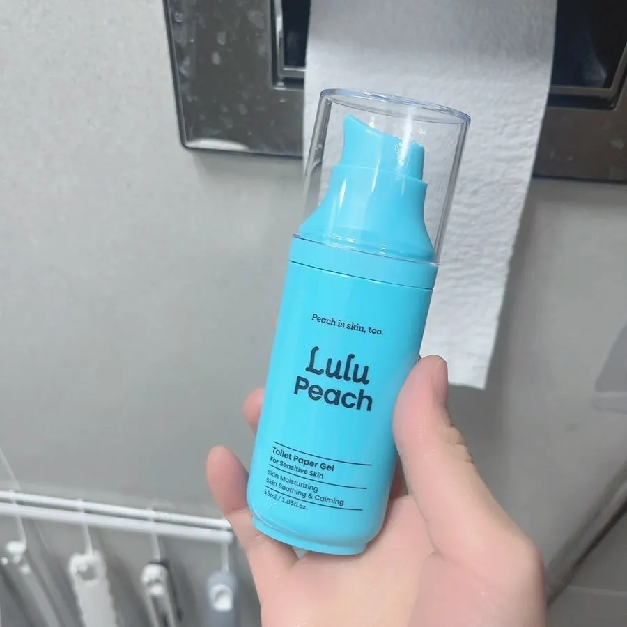 Pumping water gel onto toilet paper