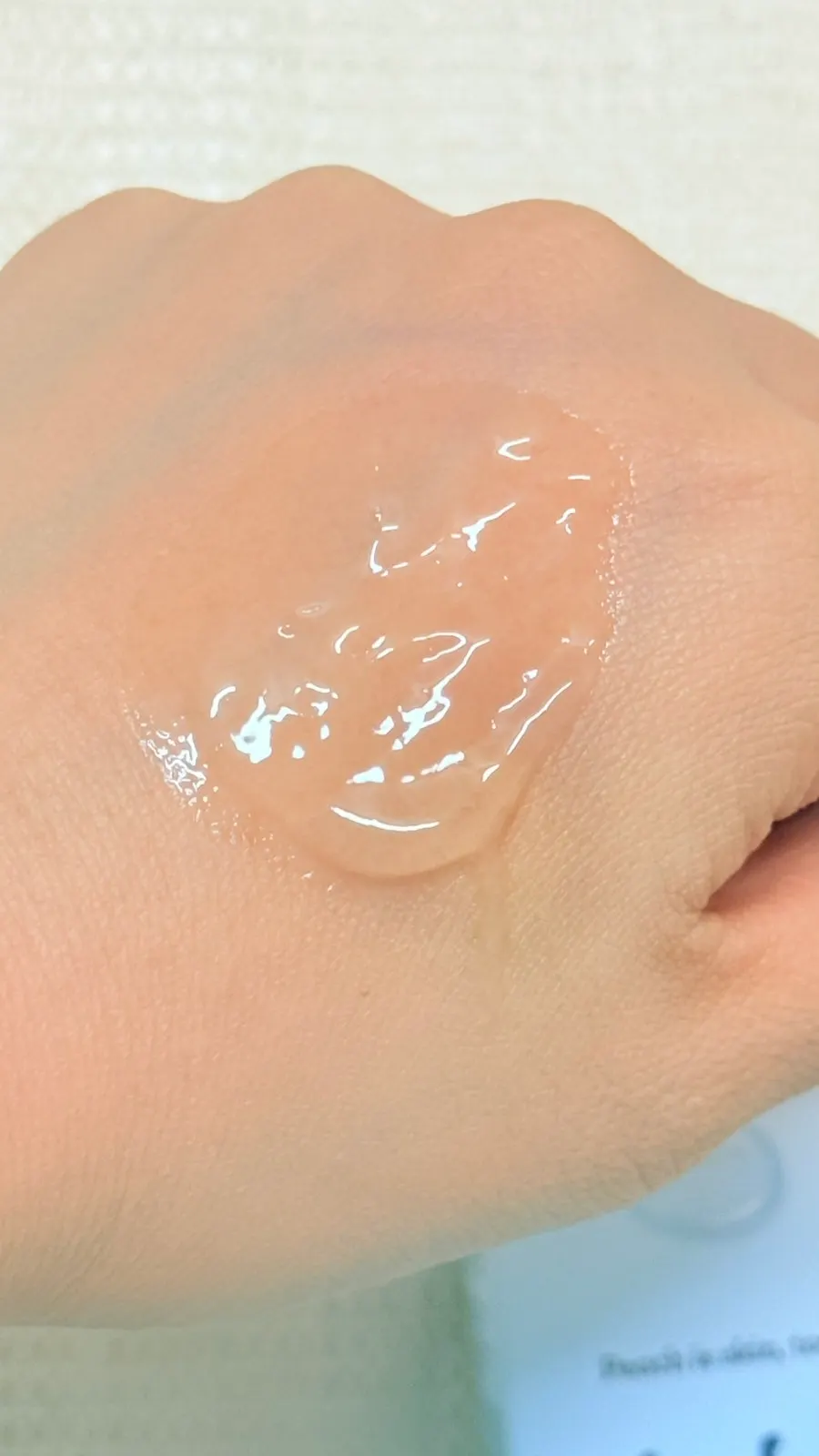 Using water gel to reduce friction from toilet paper