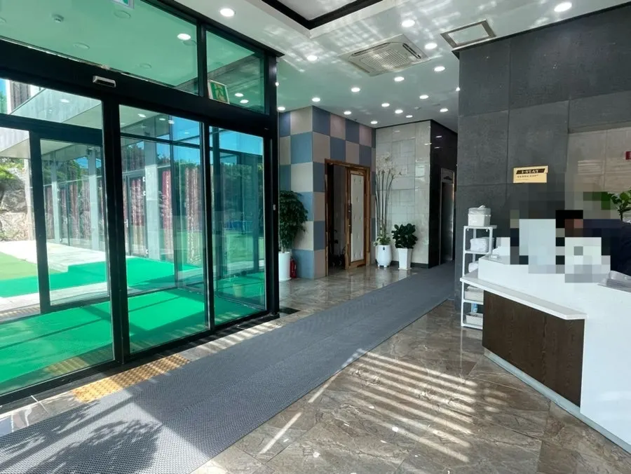 Luna Beach Seonjae lobby with large windows