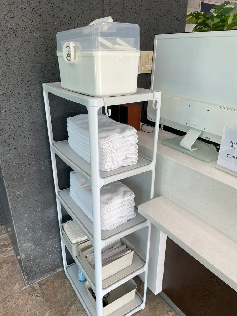 Notices posted in the Luna Beach Seonjae lobby