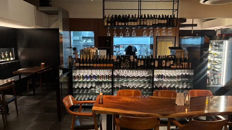 Exterior of Luna Vine on the 1st floor of the Yejin Building, Nonhyeon-dong