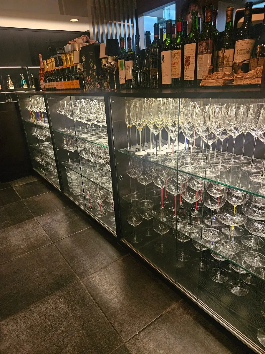 Seating and atmosphere at Luna Vine
