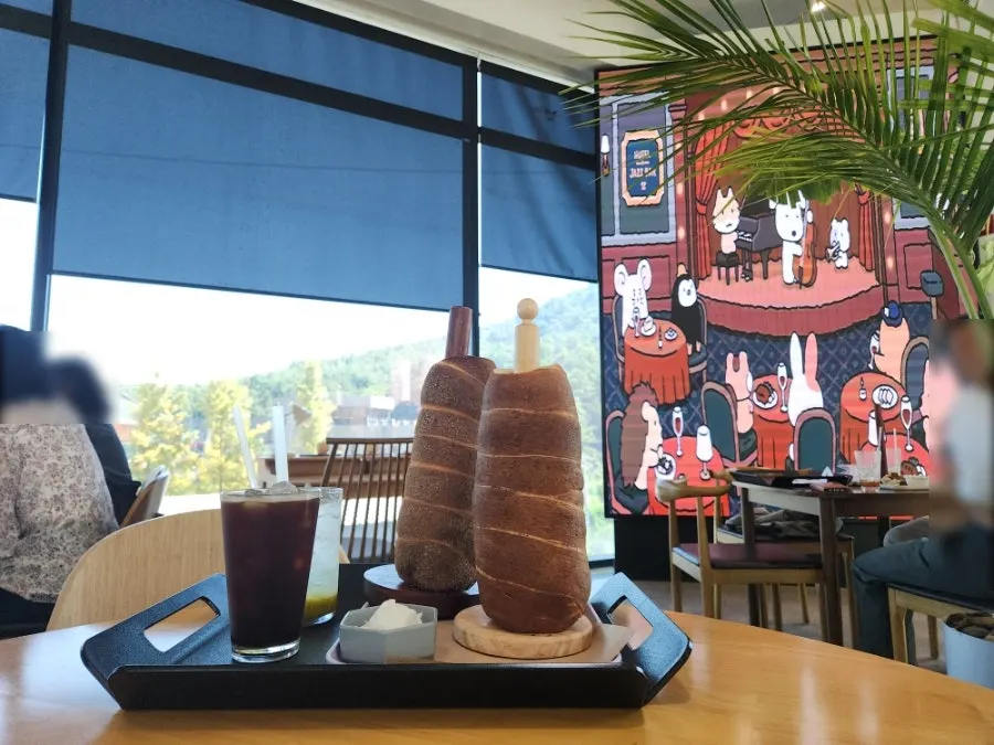 Whipped cream served with the chimney bread