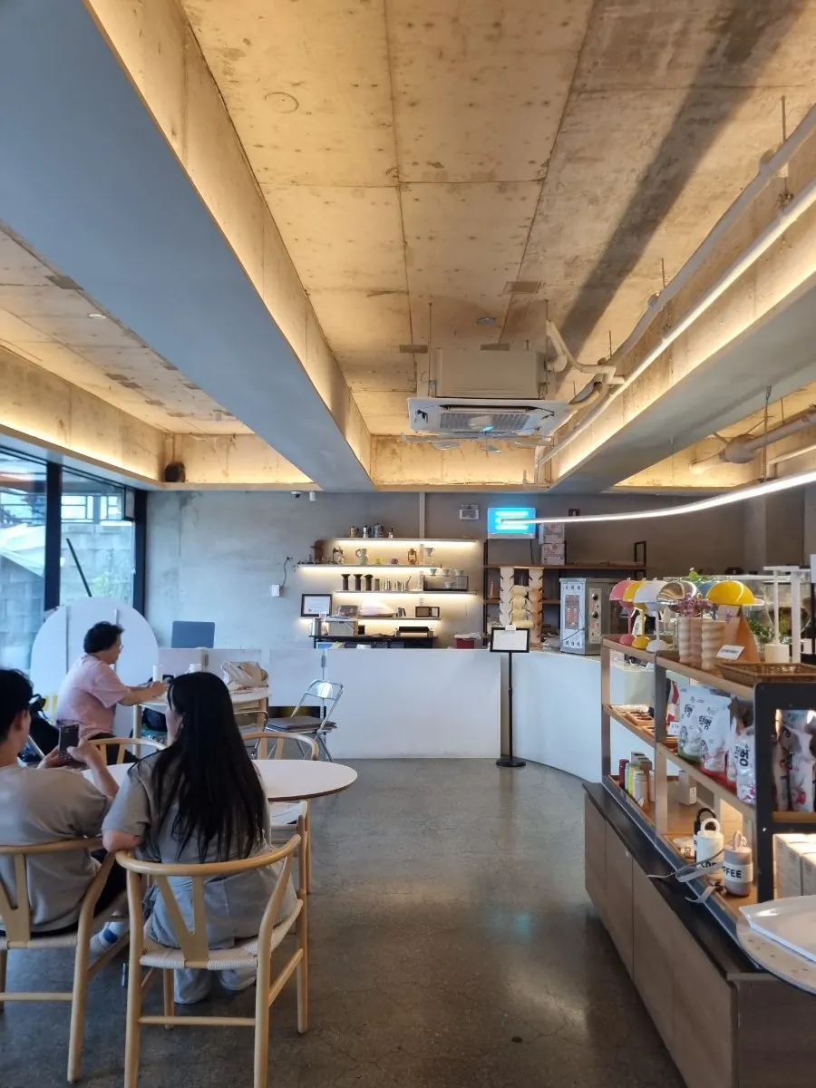 Interior and props on the 1st floor of Luonto Sutonggol Branch