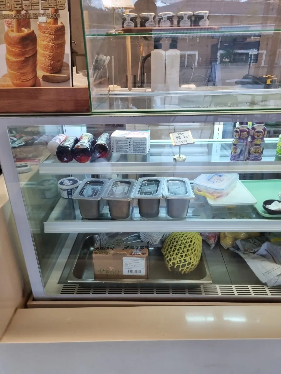 Corner where you can watch chimney bread being made