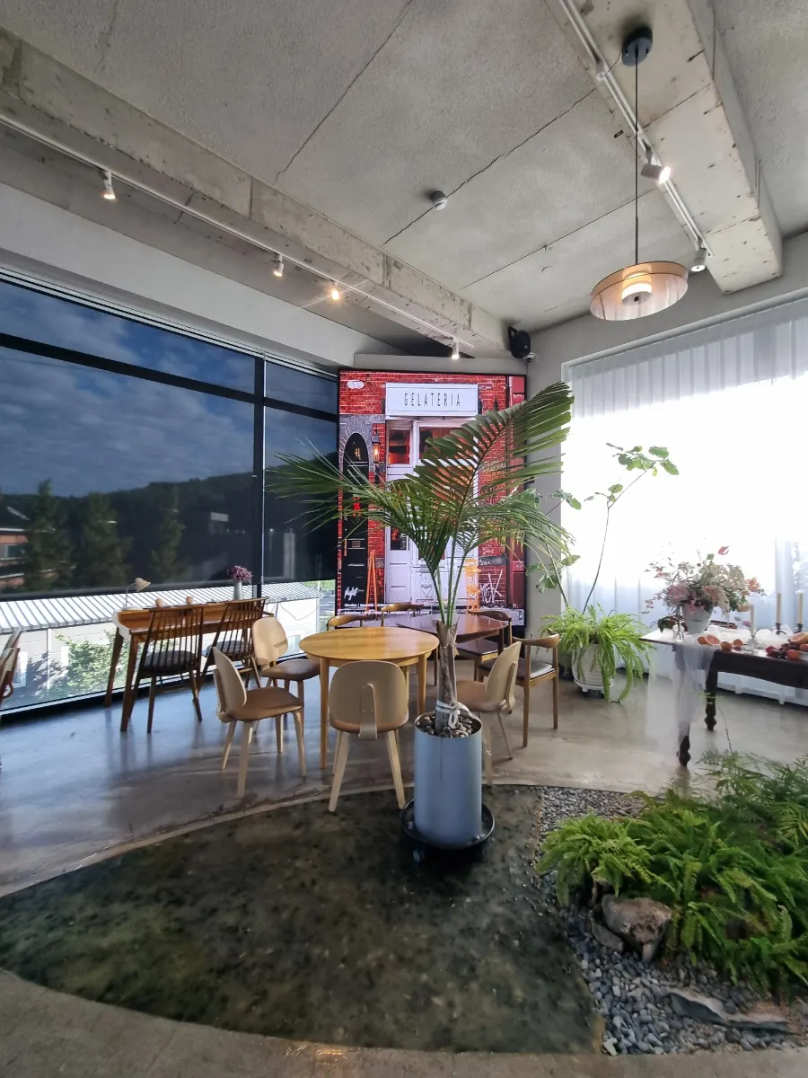 Spacious, comfortable 2nd floor seating area