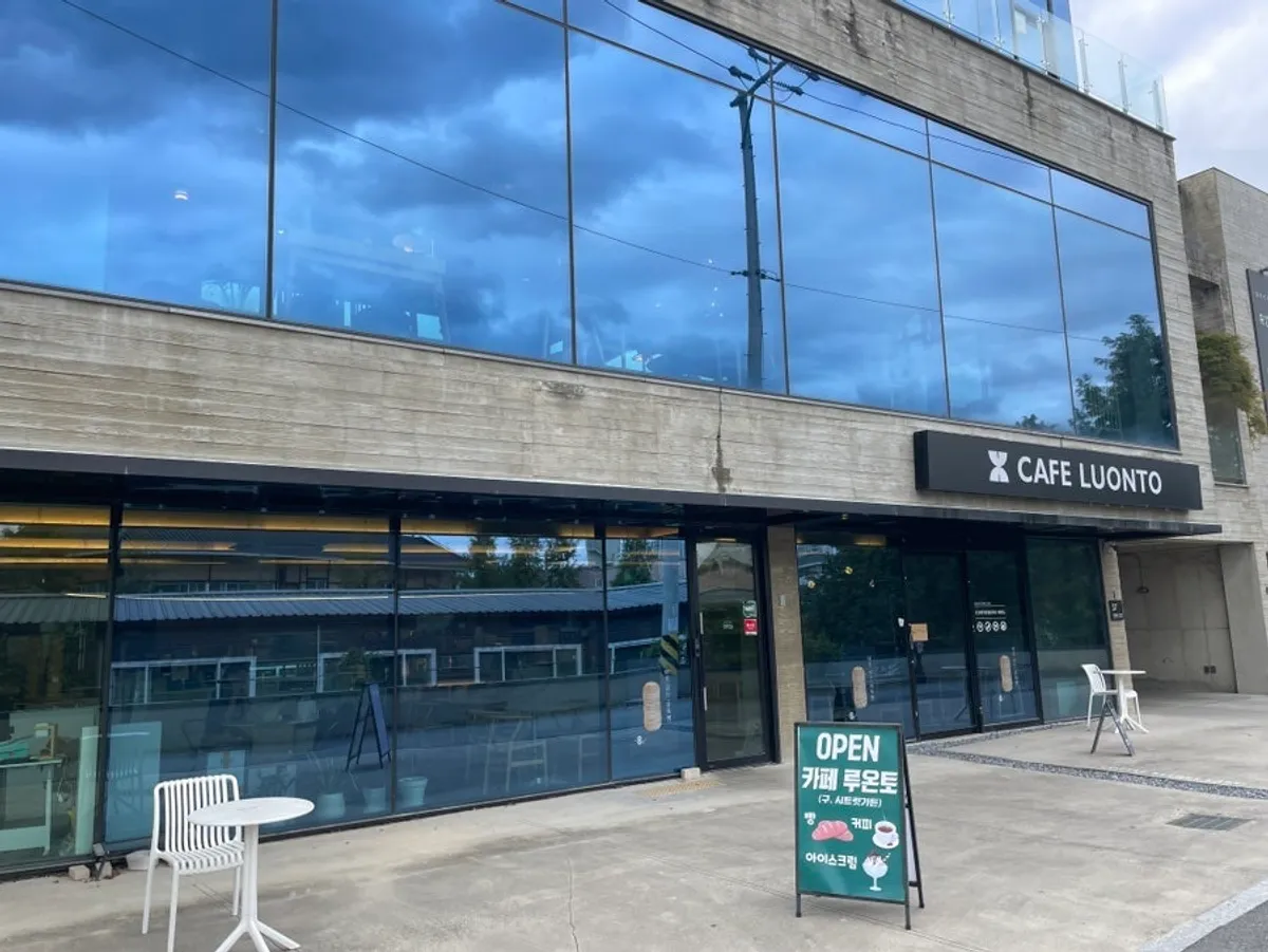 Exterior of Luonto Sutonggol Branch with its glass walls