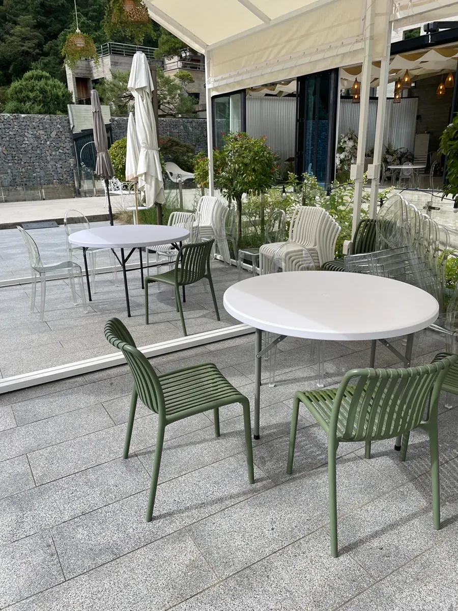 Large table seating many people