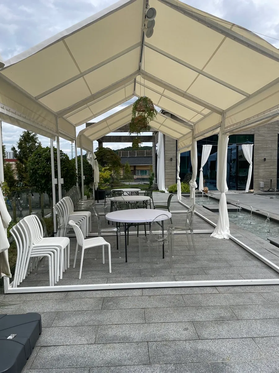 Open, airy interior at Luonto Sutonggol Branch