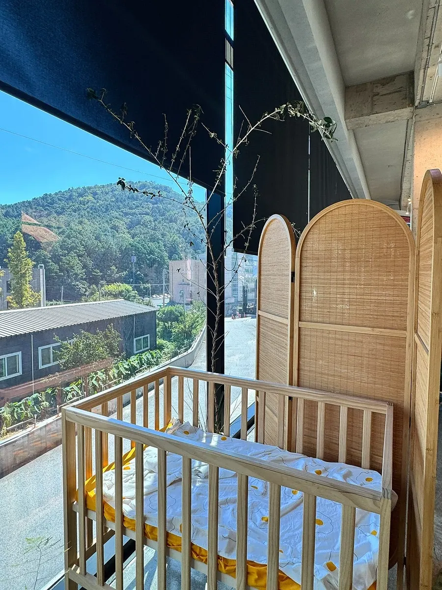 Second floor of Luonto Sutonggol Branch with full-length windows