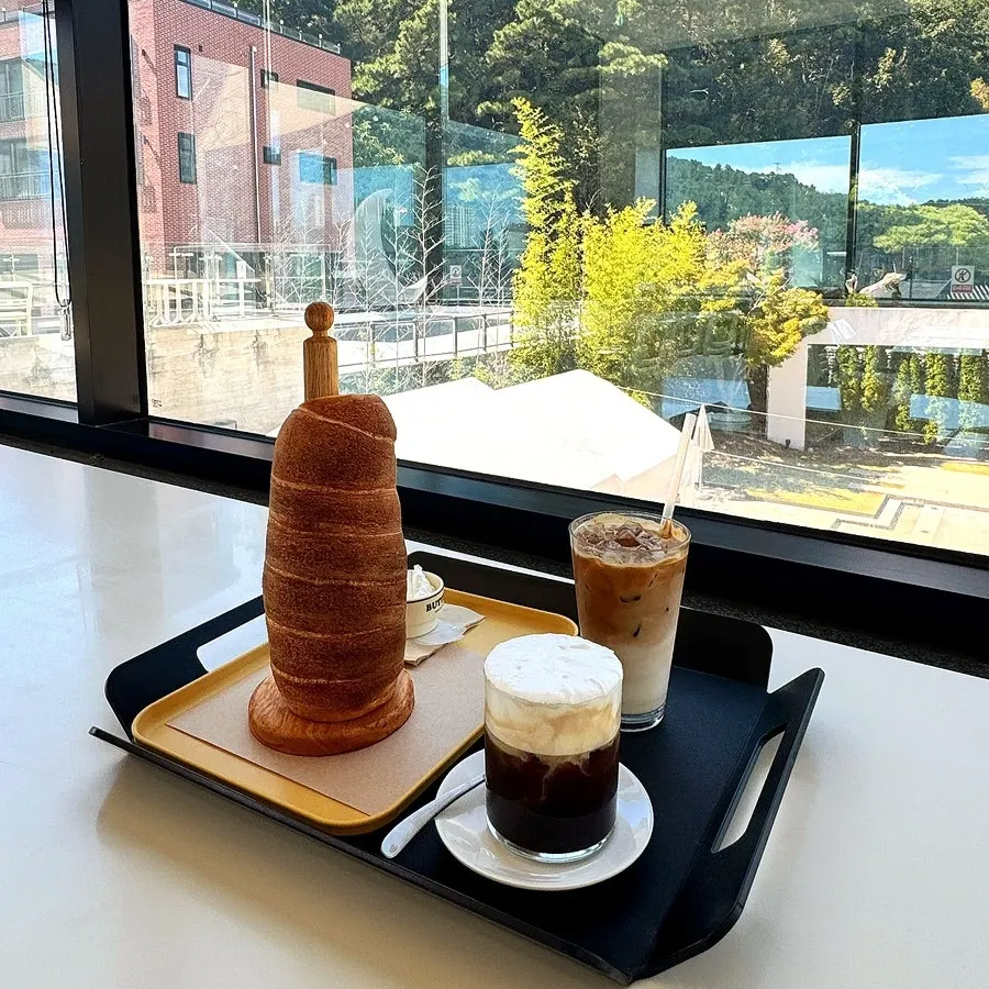 Freshly baked plain chimney bread