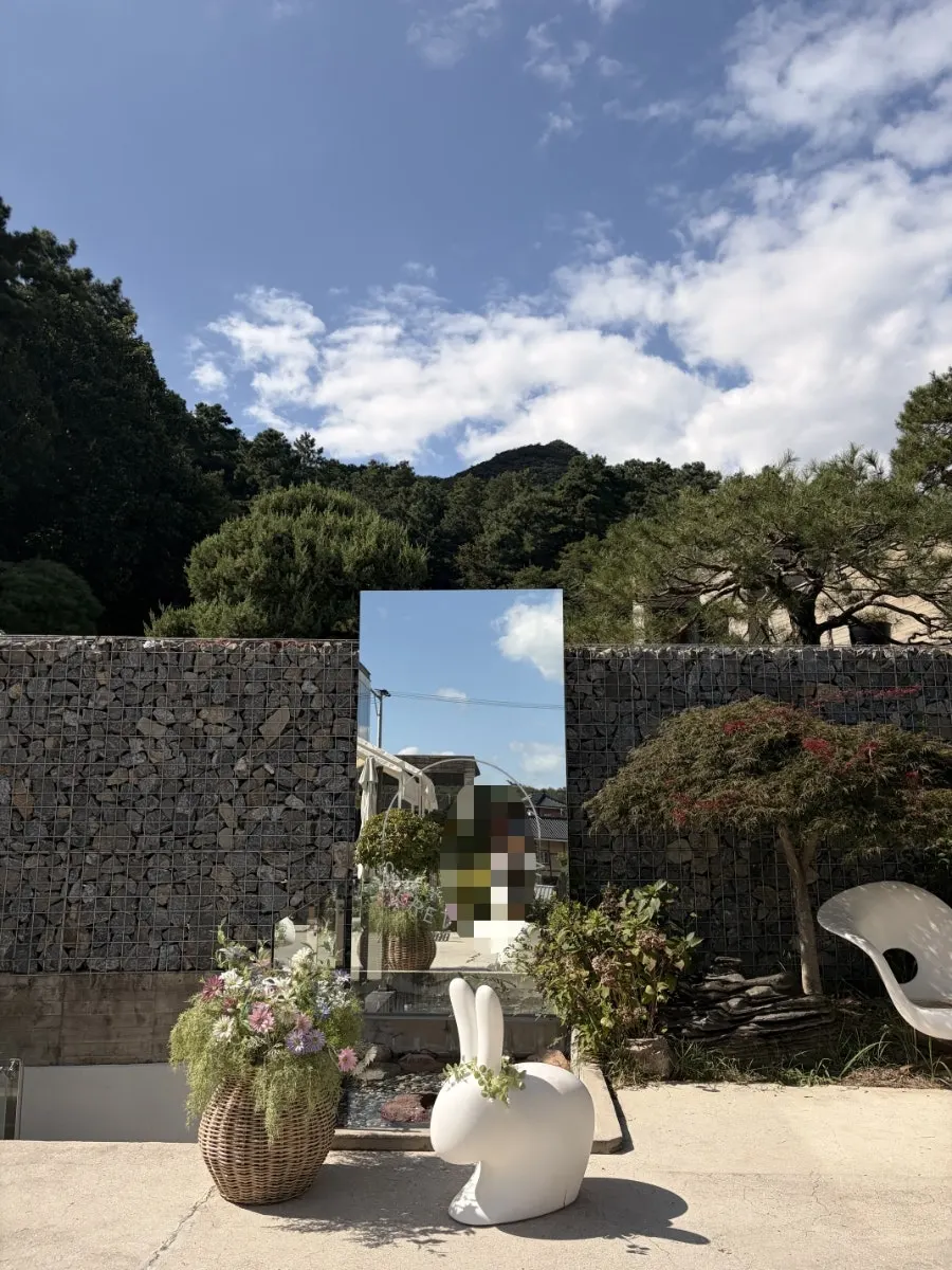Pathway and landscaping leading into the garden