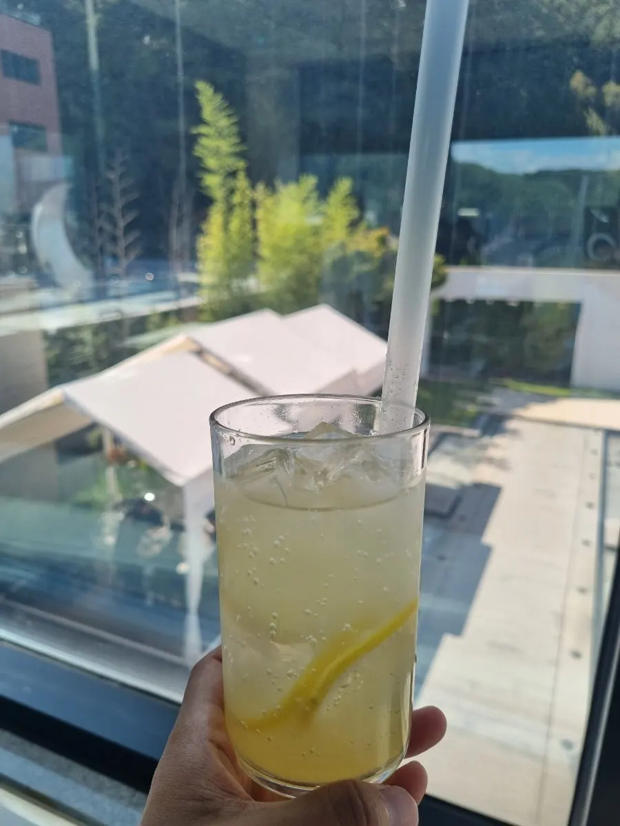 Iced Americano paired with chimney bread