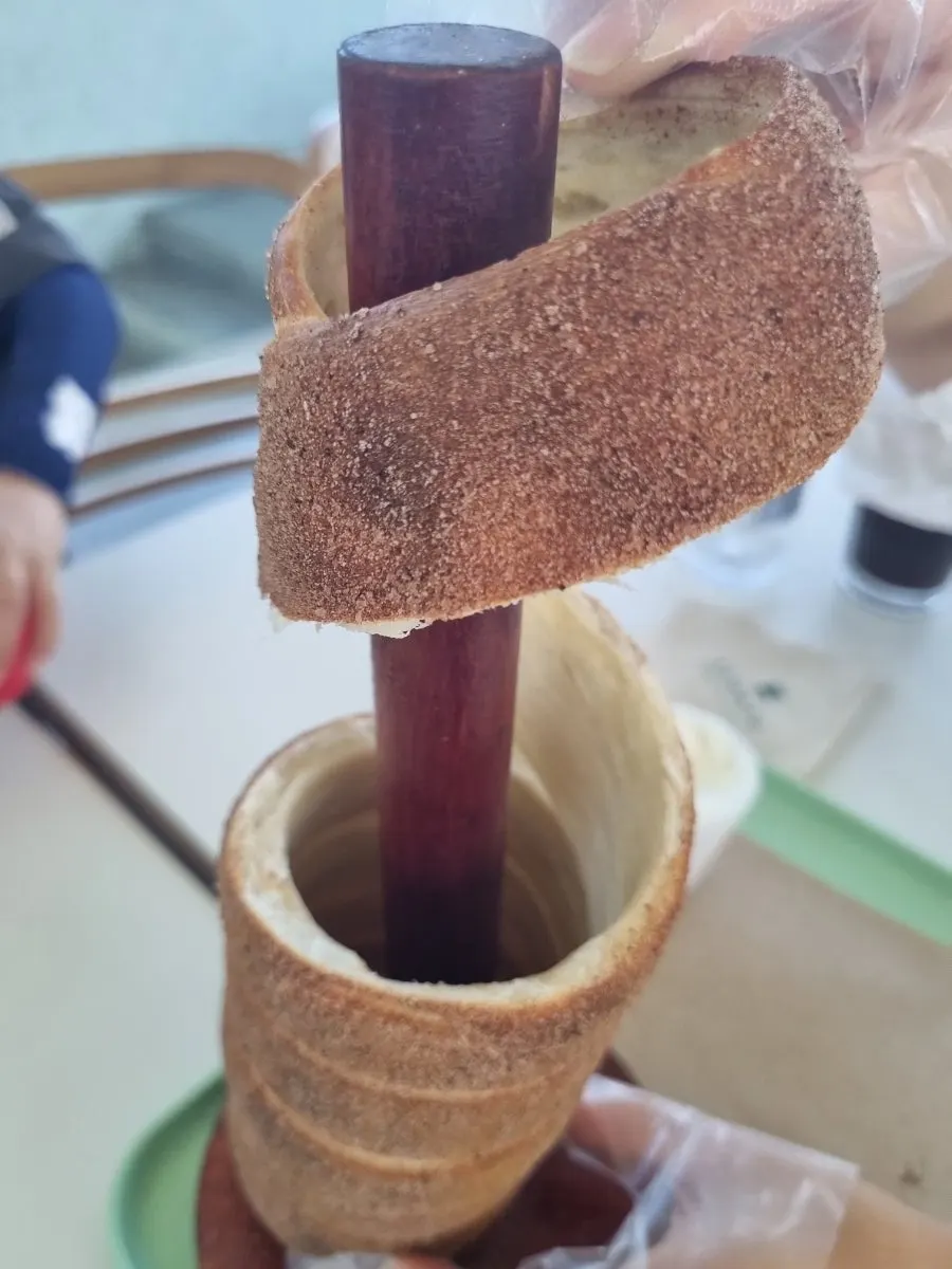Chimney bread and drink on a cafe table