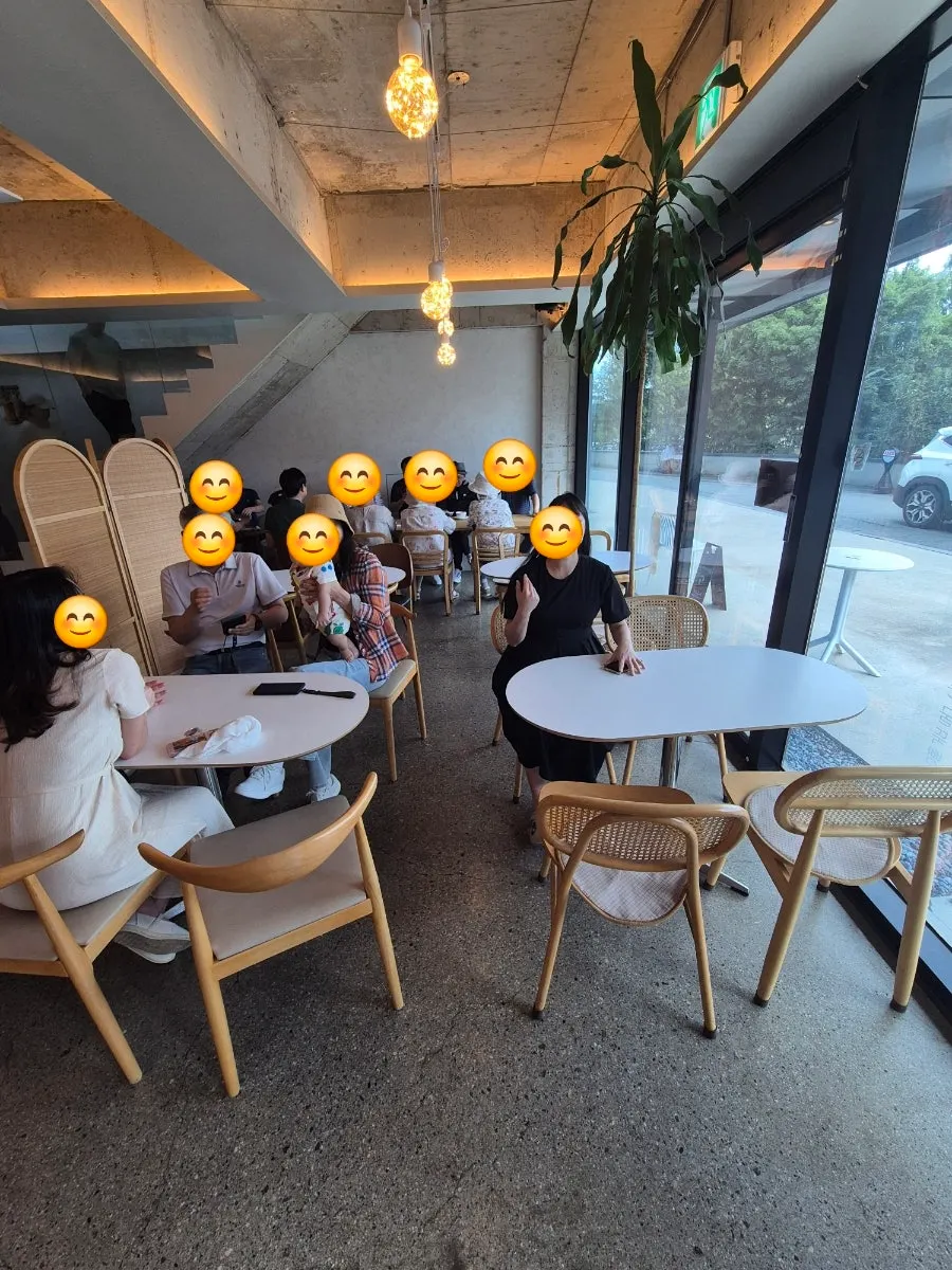 루온토 수통골점 1층 주문 공간