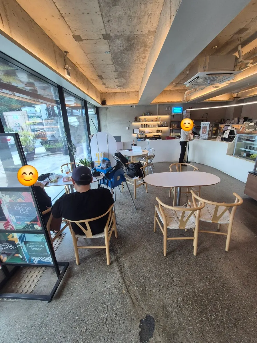 루온토 수통골점 1층 좌석 전경