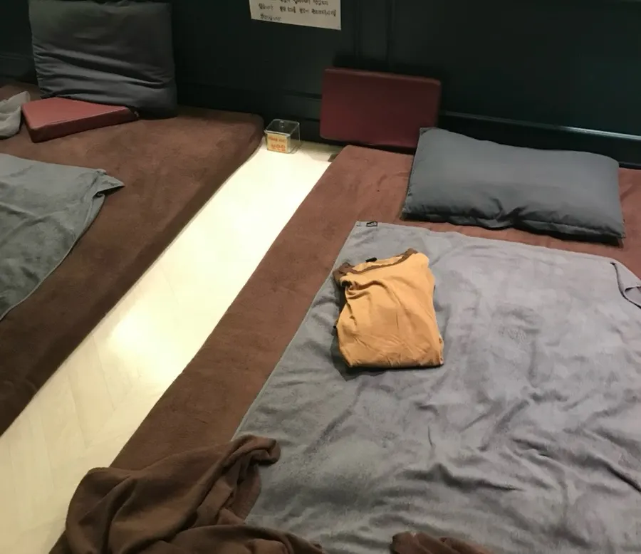 장판을 켜 둔 마사지 자리