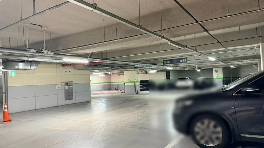 Entrance to the building parking lot with 3 hours free parking