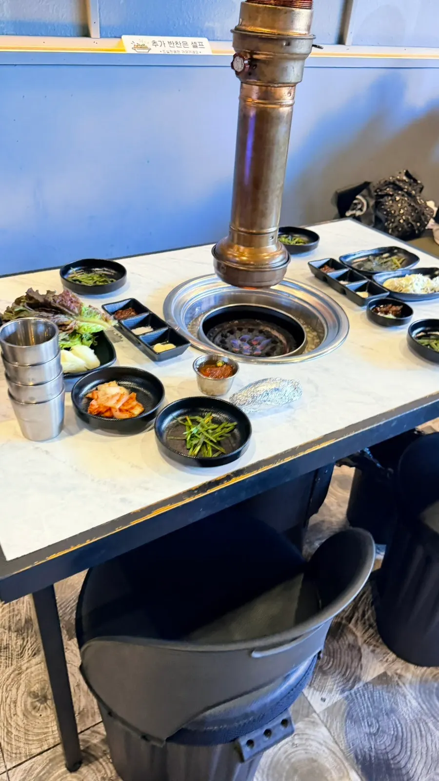 Table with charcoal already set up and heated in advance