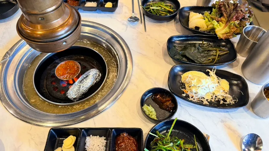 Basic side dishes served alongside the meat