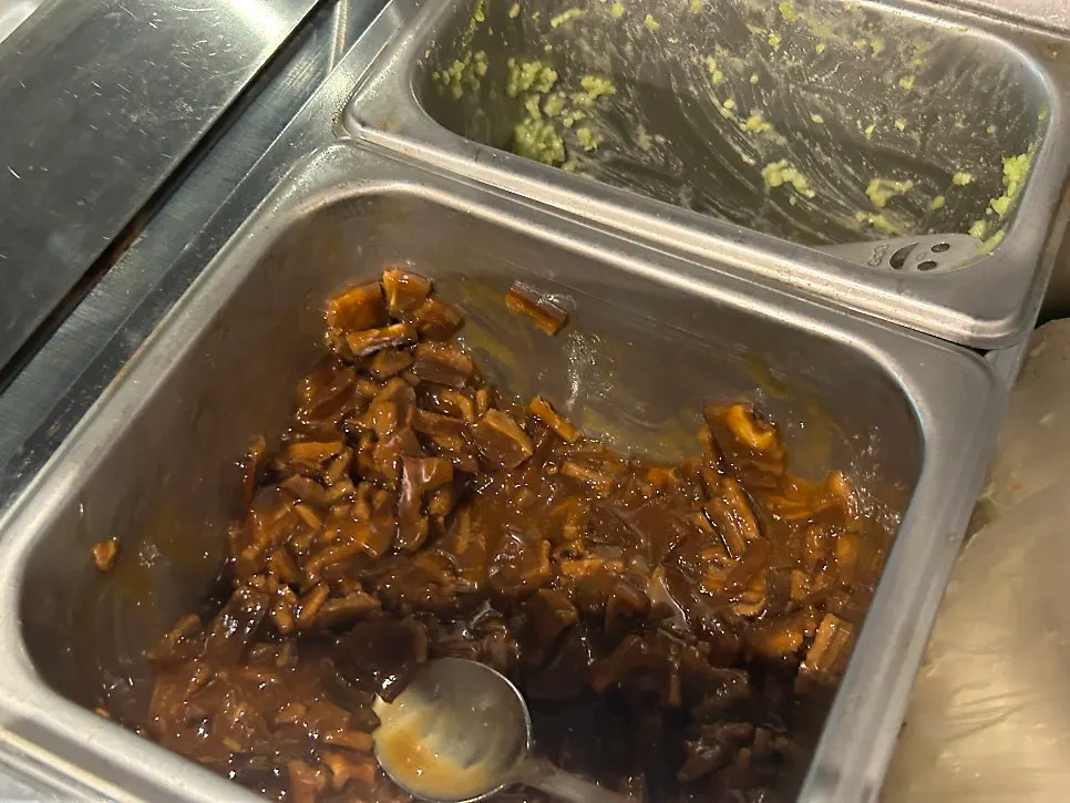 Sinan sun-dried salt and other dipping sauces for the meat