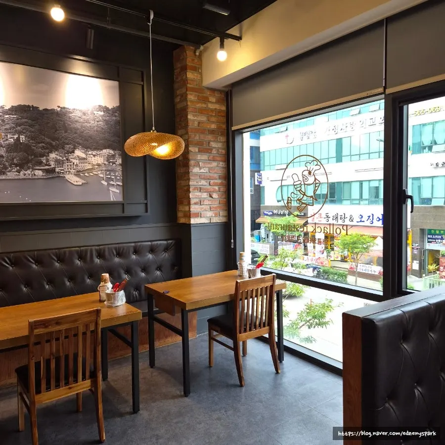 Privately partitioned seating area
