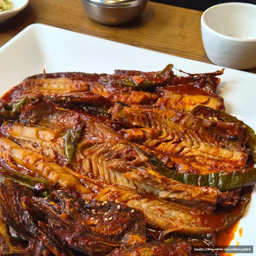 Weekday lunch special with parents where staff debone the kodari, Hangsangcharim