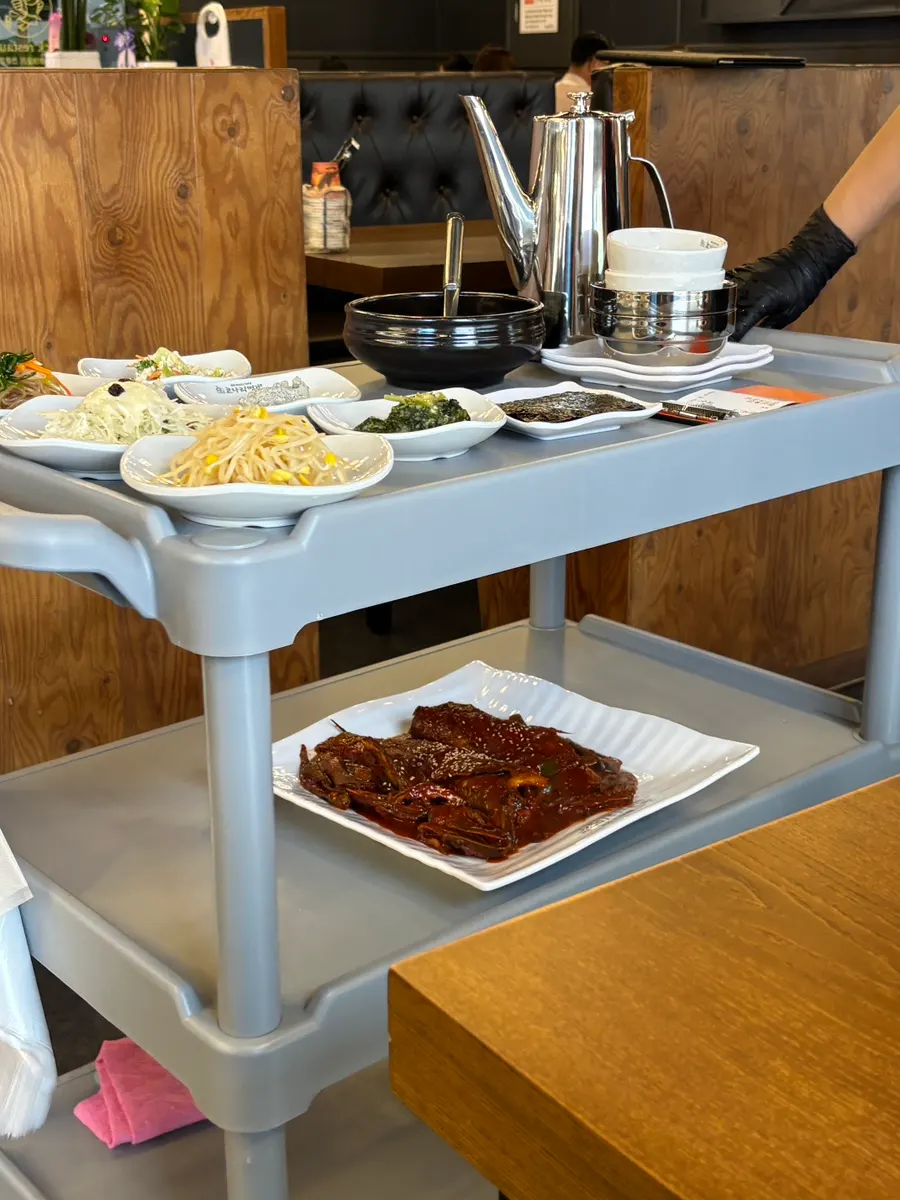 코다리 두 마리가 올라간 매콤 명태조림