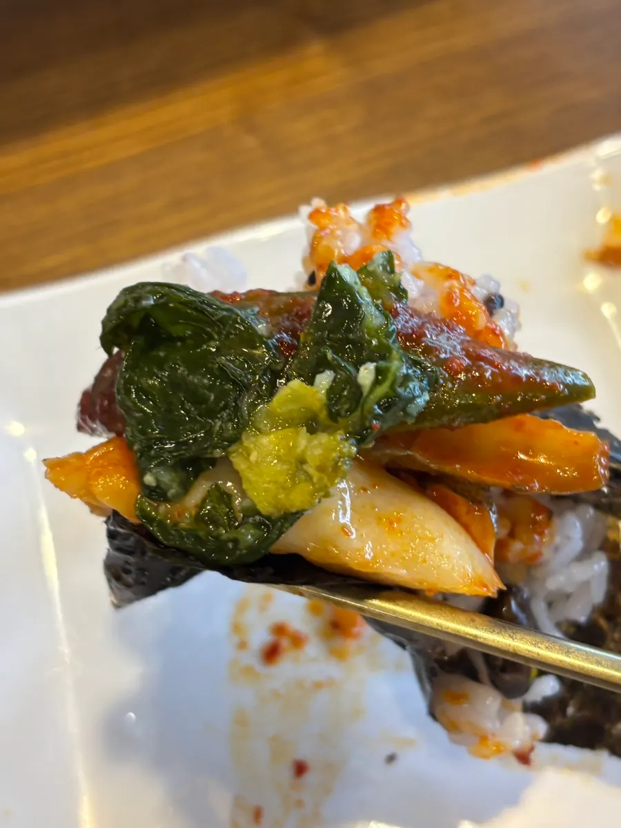 김에 싸 먹는 명태 살과 콩나물 조합