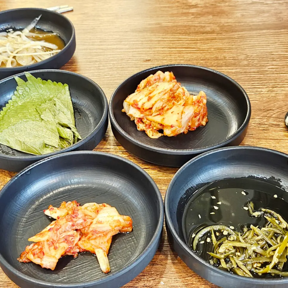 일반 김치와 실비김치 두 종류