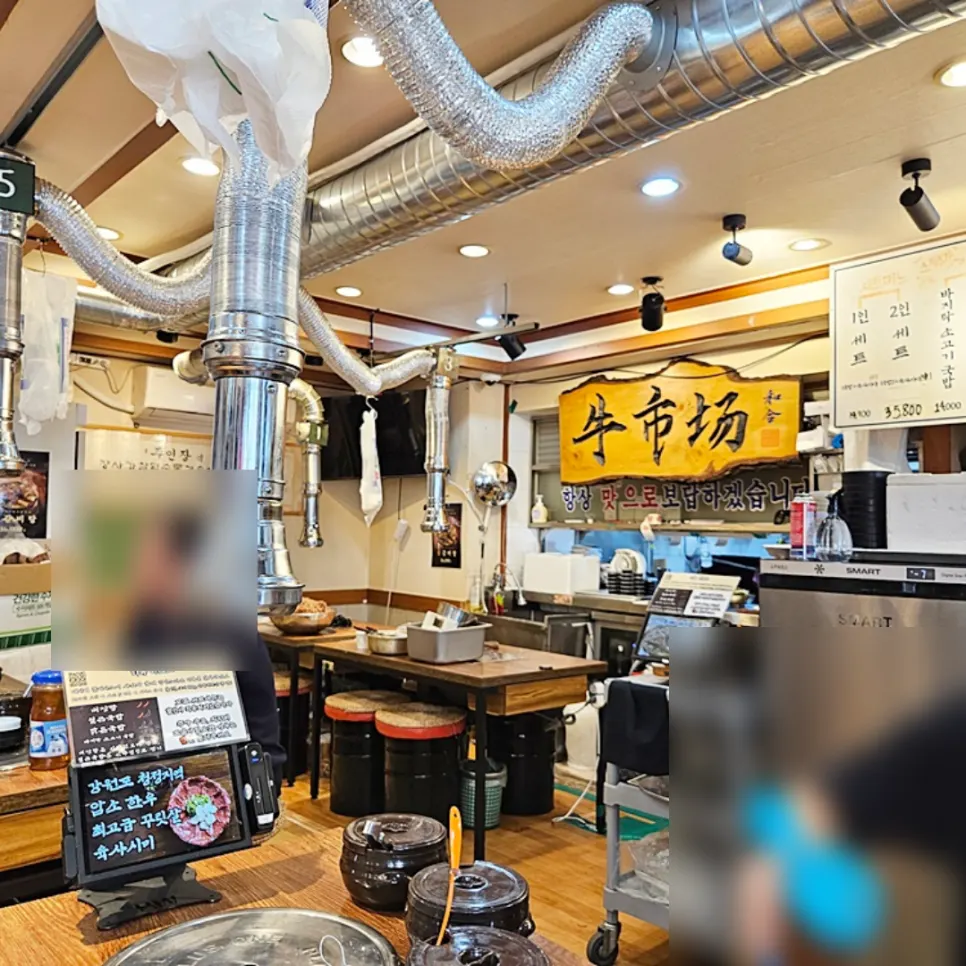 고기와 함께 나온 밑반찬 상차림