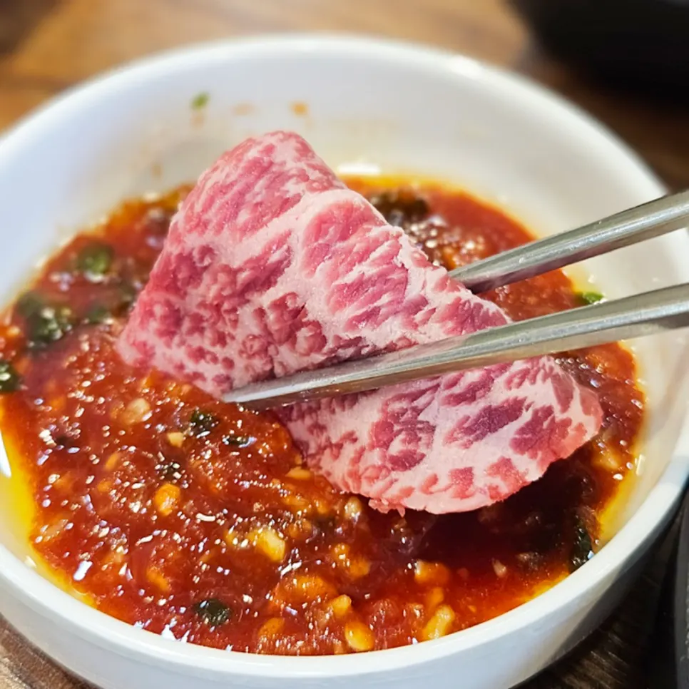 신선한 육사시미 한 점