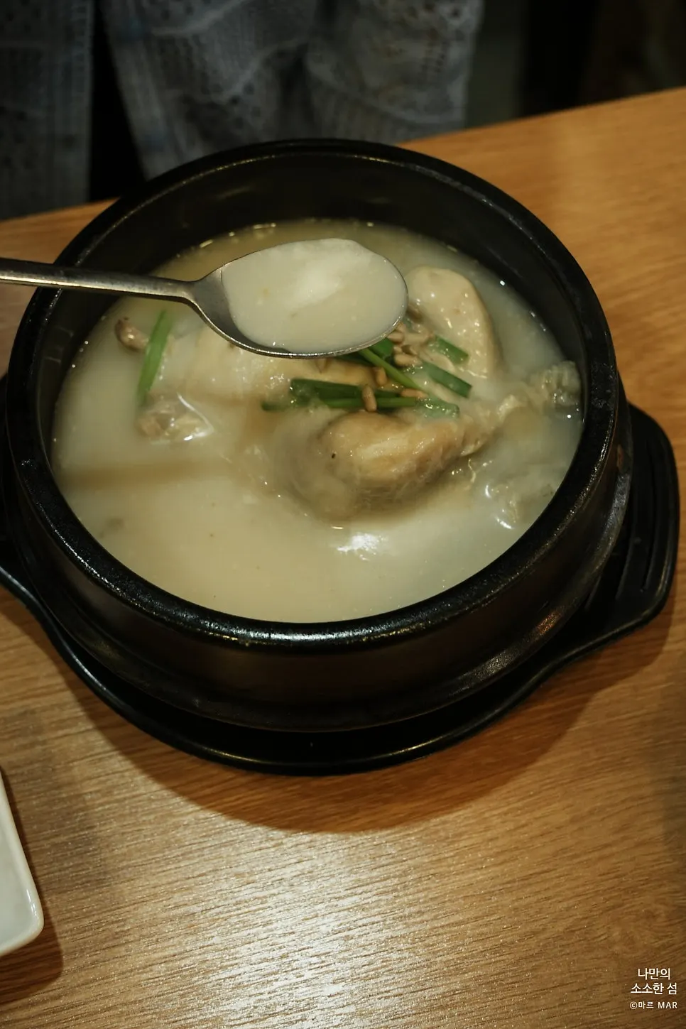 Milky masamgyetang broth made with grated fresh yam