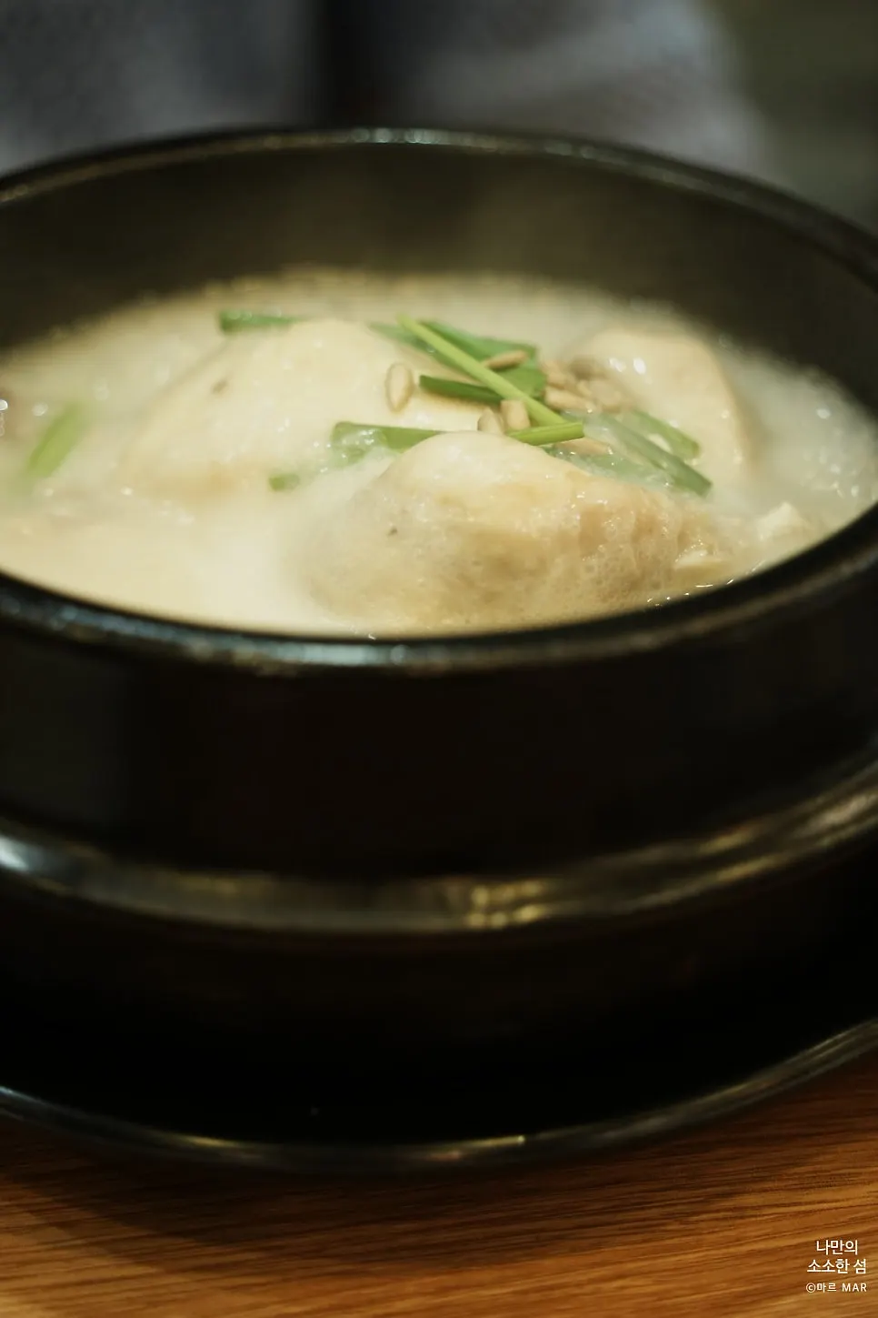 A samgyetang bowl finished without anything left