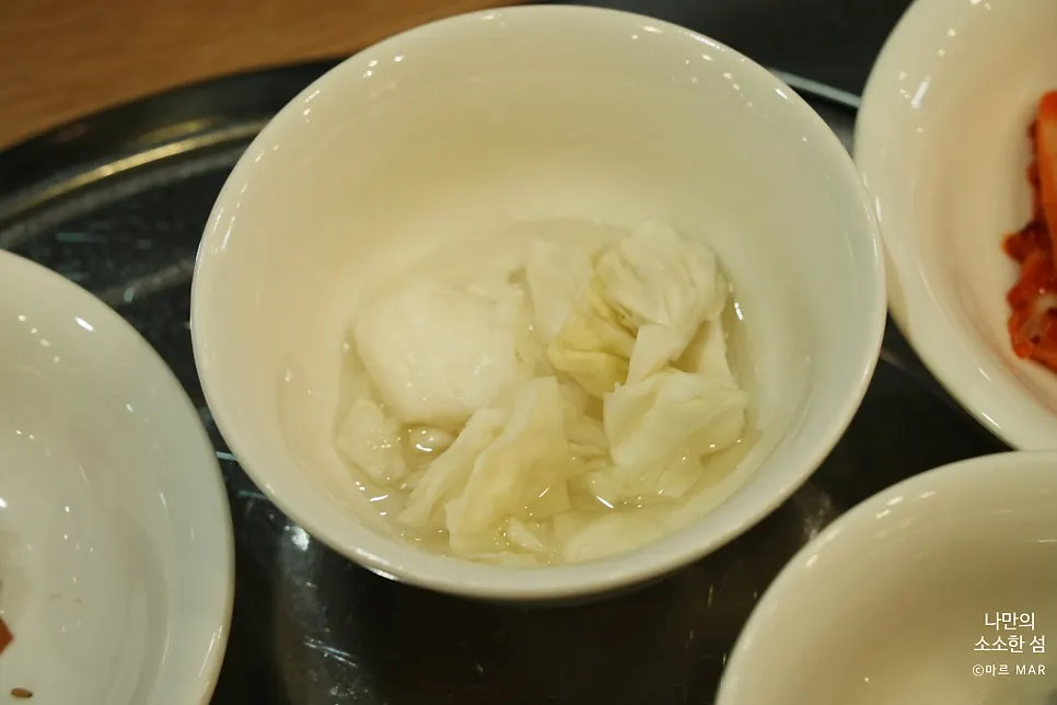 Pickled cabbage side dish