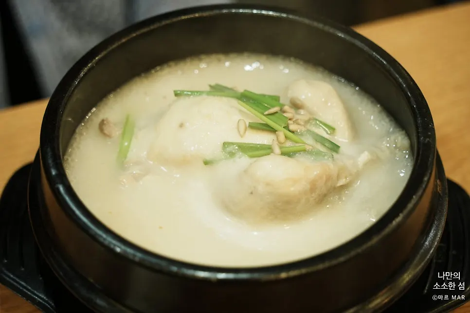 Dining hall view during lunch hour at Masamgyetang Bangbaeng Sageori Branch