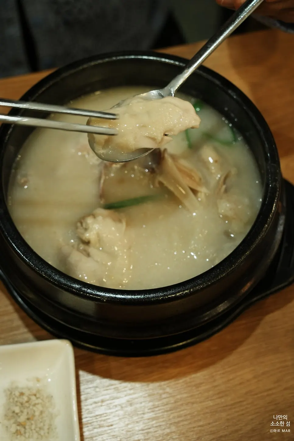 Table after finishing the meal at Masamgyetang Bangbaeng Sageori Branch