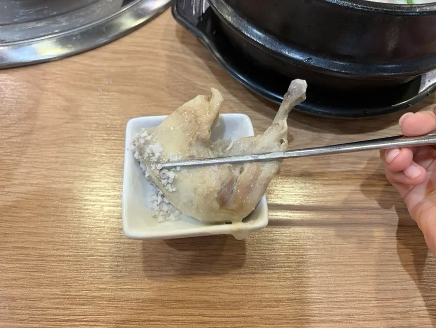 뼈에서 분리되는 야들야들한 닭고기