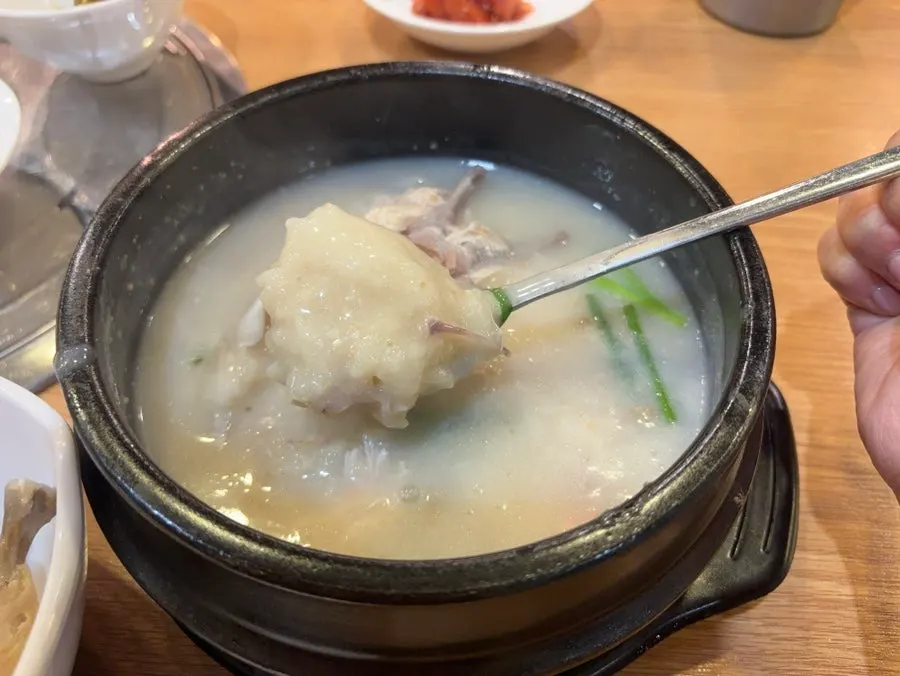 퍽퍽하지 않은 삼계탕 살코기