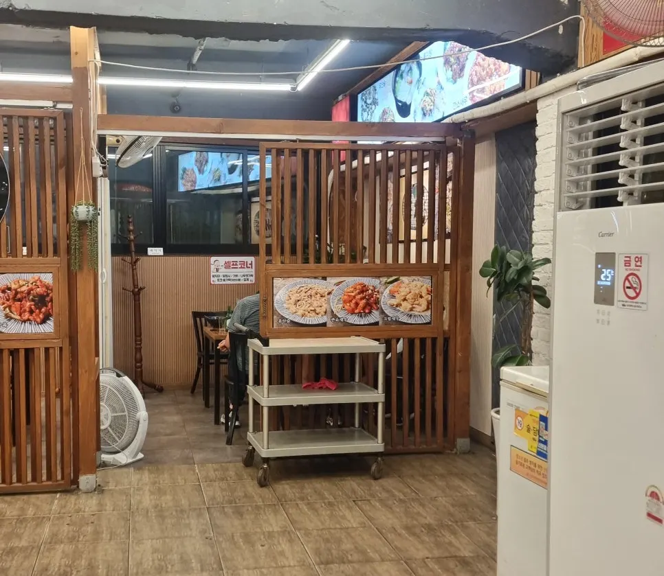 Interior with customers on a weekday evening