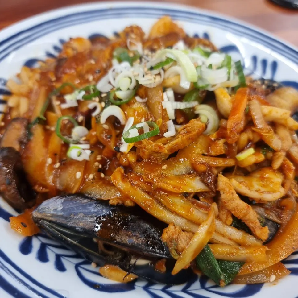 Yakiudon loaded with seafood