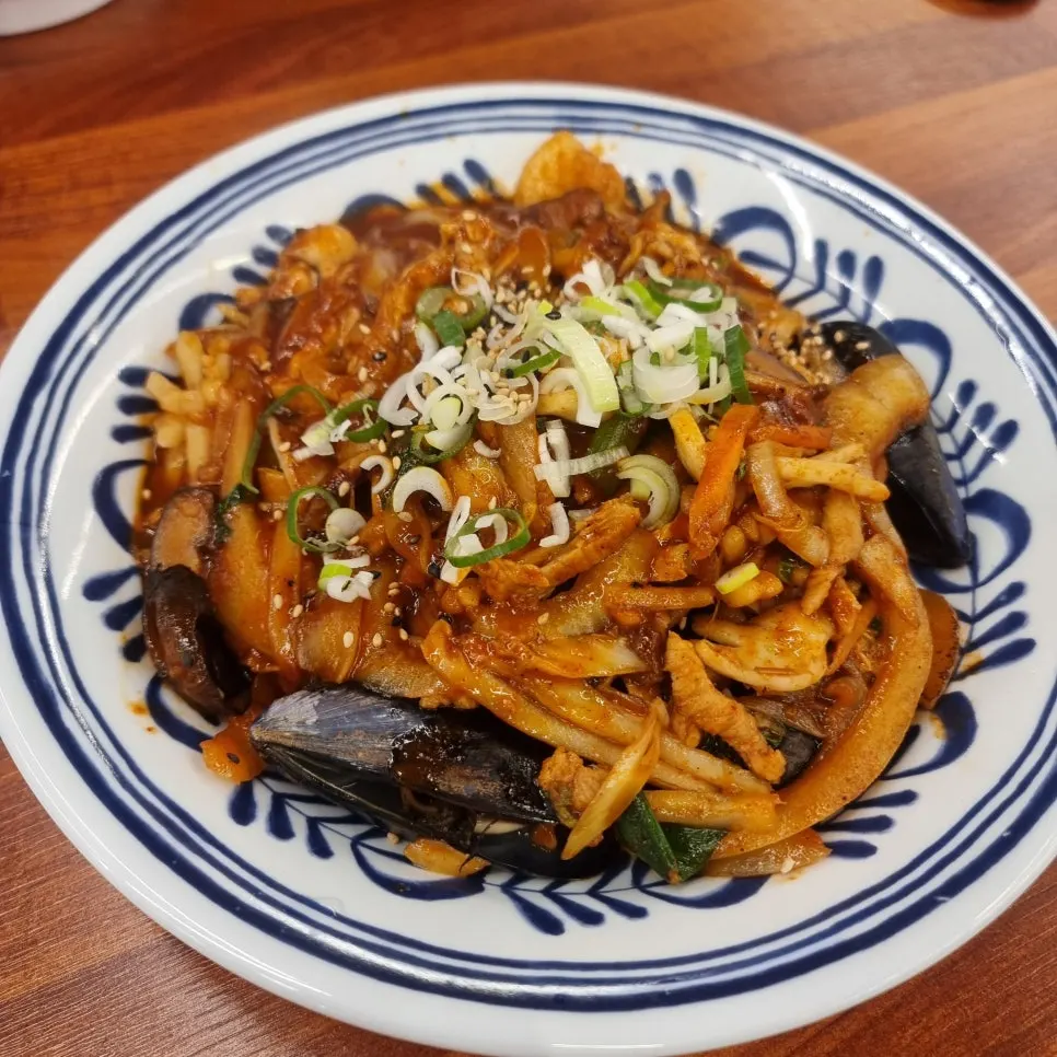 Yakiudon noodles with smoky wok flavor