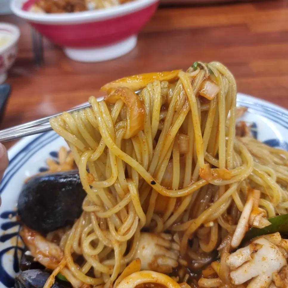 Close-up of yakiudon noodles soaked in sauce