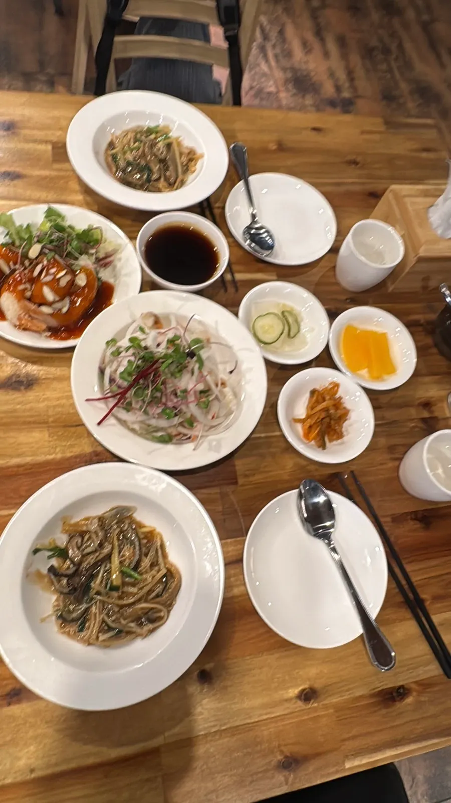 Table with both jjajangmyeon and jjamppong side by side