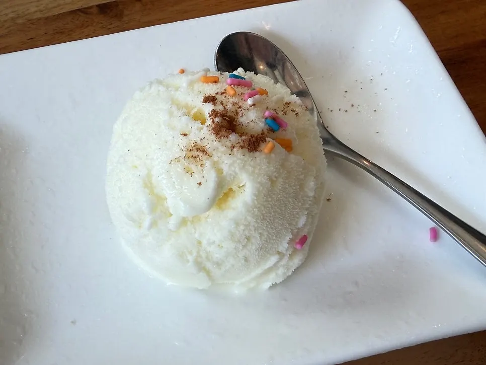 Aiskrim vanila sebagai pencuci mulut