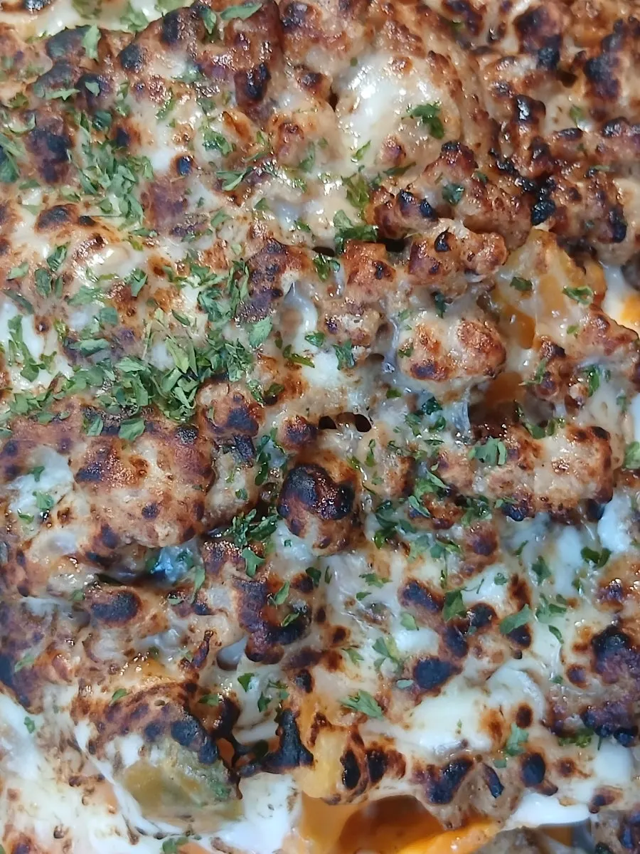 Meat sobo topping over crunchy nachos