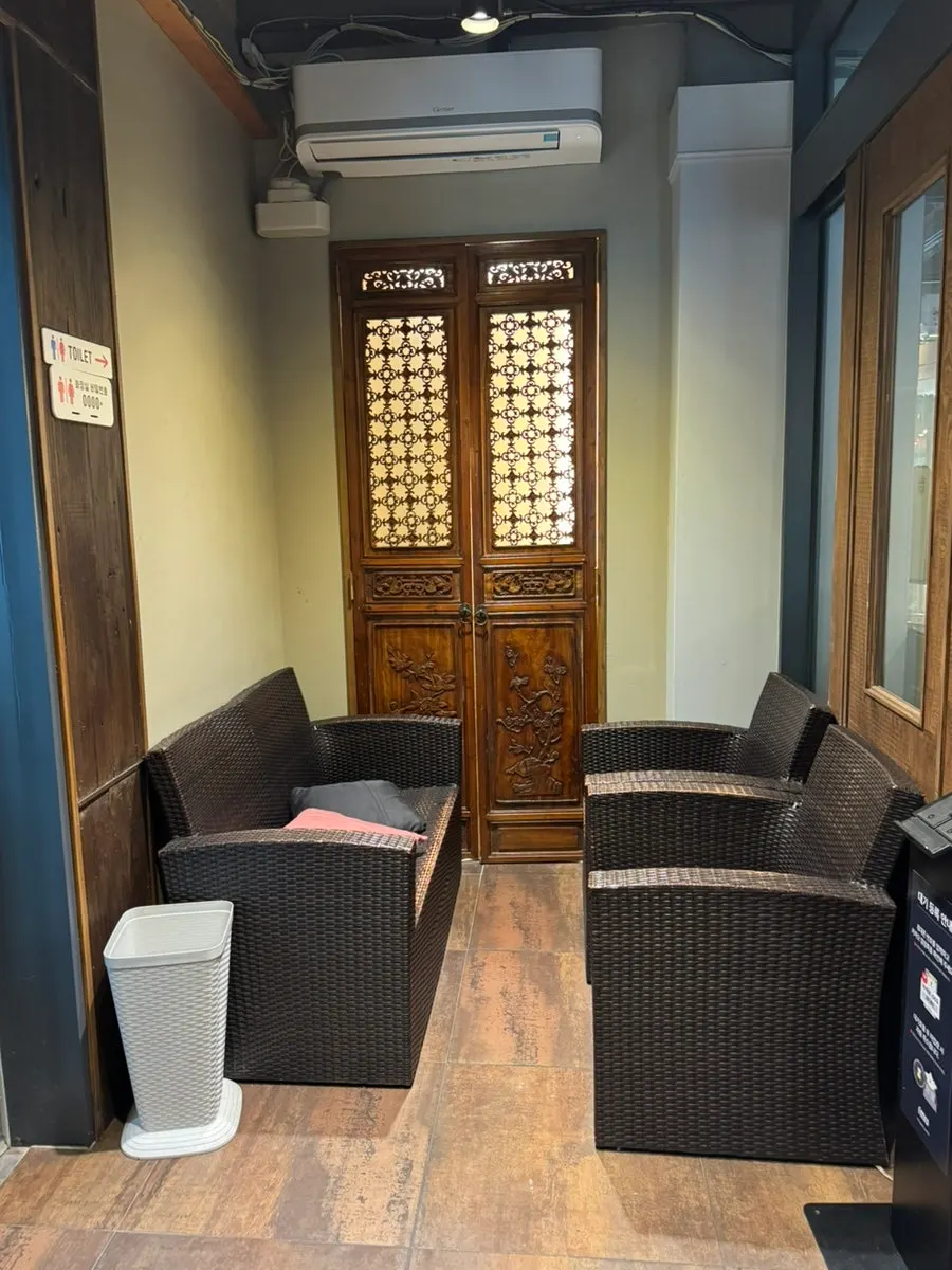 Waiting area at Macheonchwi